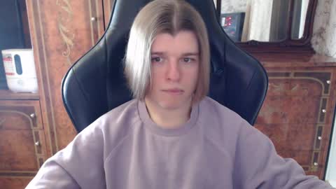 Snapshot of maxplay18 chatting on 02/19/25, 03:49 Max online show from 02/19/25, 03:49