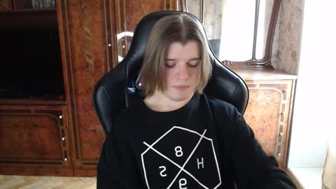 Snapshot of maxplay18 chatting on 11/06/25, 09:10 Max online show from 11/06/25, 09:10