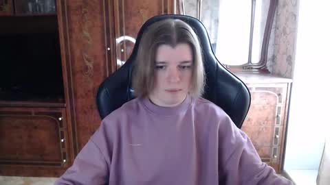 Snapshot of maxplay18 chatting on 11/16/25, 09:48 Max online show from 11/16/25, 09:48