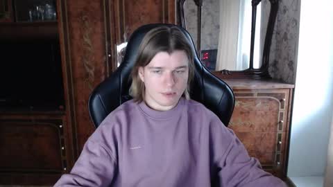 Snapshot of maxplay18 chatting on 11/17/25, 09:15 Max online show from 11/17/25, 09:15