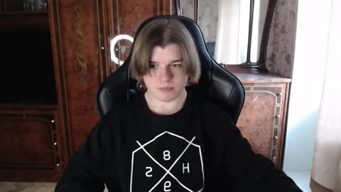 Snapshot of maxplay18 chatting on 12/15/25, 11:14 Max online show from 12/15/25, 11:14