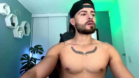 Maxi online show from 10/31/25, 01:28