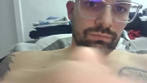 Snapshot of maxview67 chatting on 11/15/25, 03:52 Max online show from 11/15/25, 03:52