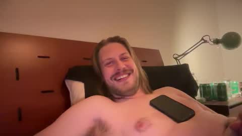 Snapshot of maxwatts95 chatting on 11/06/25, 12:33 Max Watts online show from 11/06/25, 12:33