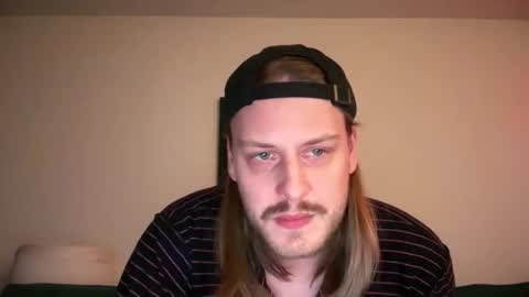 Snapshot of maxwatts95 chatting on 12/14/25, 11:20 Max Watts online show from 12/14/25, 11:20