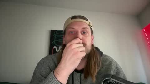 Snapshot of maxwatts95 chatting on 04/05/26, 08:50 Max Watts online show from 04/05/26, 08:50