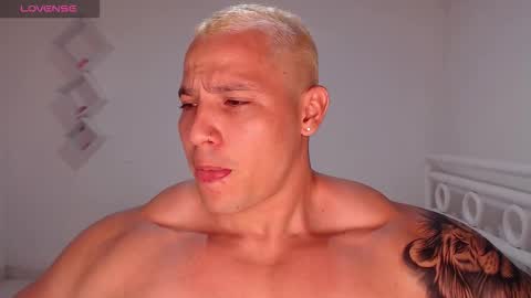 Snapshot of maxwel949813 chatting on 10/26/25, 03:56 Max online show from 10/26/25, 03:56