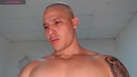 Snapshot of maxwel949813 chatting on 10/29/25, 05:58 Max online show from 10/29/25, 05:58