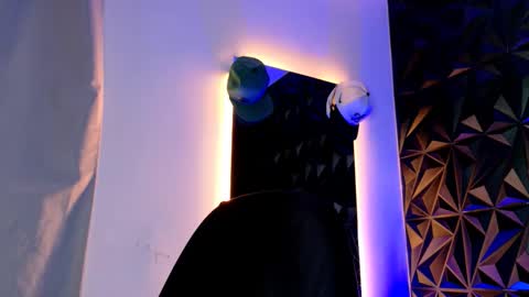 MAX online show from 10/23/25, 10:19