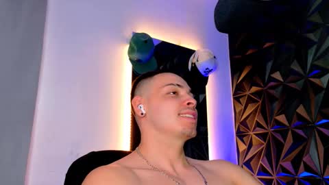 MAX online show from 11/04/25, 09:58