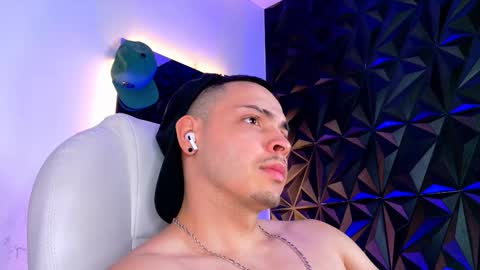 MAX online show from 12/02/25, 09:32