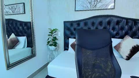 Maxxi online show from 10/16/25, 04:13