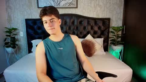 Maxxi online show from 10/22/25, 04:57