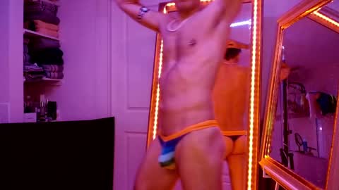 Snapshot of maxxxbates chatting on 12/24/24, 02:43 Maxxxbates online show from 12/24/24, 02:43