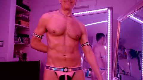 Snapshot of maxxxbates chatting on 02/16/25, 12:08 Maxxxbates online show from 02/16/25, 12:08