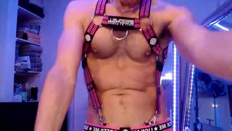 Snapshot of maxxxbates chatting on 10/19/25, 12:55 Maxxxbates online show from 10/19/25, 12:55