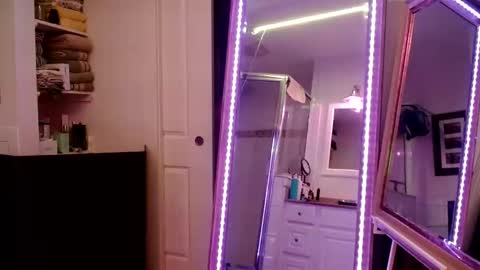 Snapshot of maxxxbates chatting on 11/29/25, 02:47 Maxxxbates online show from 11/29/25, 02:47