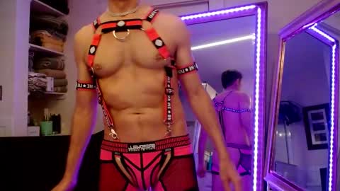 Snapshot of maxxxbates chatting on 02/15/26, 01:57 Maxxxbates online show from 02/15/26, 01:57