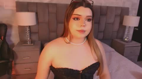 Maxine Minx online show from 11/08/25, 09:42