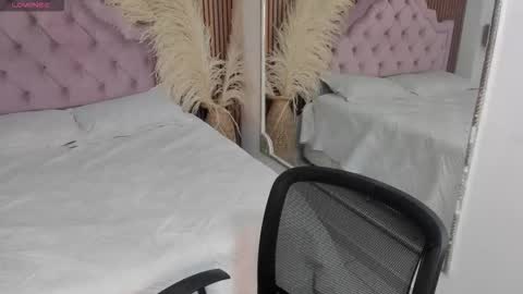 Maxine Minx online show from 12/17/25, 11:00