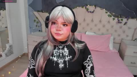 Snapshot of maxxxine_ chatting on 04/05/26, 12:30 Maxine Minx online show from 04/05/26, 12:30