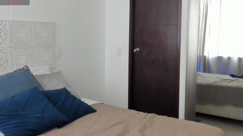 Victoria online show from 09/17/25, 08:43