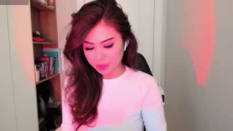 Mia online show from 12/17/25, 03:12