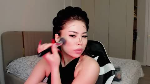 Mia online show from 02/12/26, 02:17