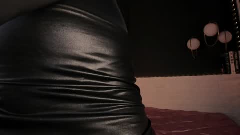 Snapshot of maya___muse chatting on 04/27/26, 02:37 Maya online show from 04/27/26, 02:37