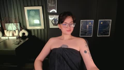 Snapshot of maya___muse chatting on 05/20/26, 02:34 Maya online show from 05/20/26, 02:34