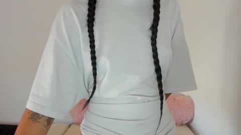 Maya online show from 09/18/25, 12:51