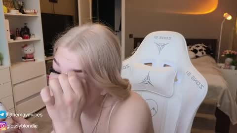 Maya online show from 04/06/26, 04:10