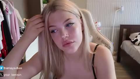 Snapshot of maya_blonde18 chatting on 07/24/26, 03:59 Maya online show from 07/24/26, 03:59