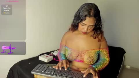 Snapshot of maya_graham_ chatting on 11/15/25, 05:05 Maya online show from 11/15/25, 05:05