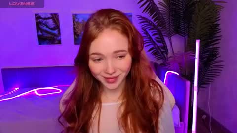 Snapshot of maya_light chatting on 10/19/25, 02:12 Maya online show from 10/19/25, 02:12