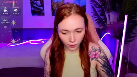 Snapshot of maya_light chatting on 10/21/25, 02:12 Maya online show from 10/21/25, 02:12