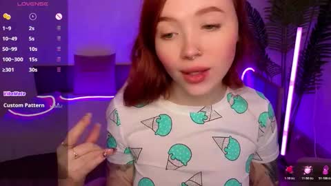 Snapshot of maya_light chatting on 11/16/25, 01:11 Maya online show from 11/16/25, 01:11