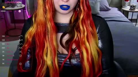 Snapshot of maya_mils chatting on 01/19/25, 04:01 Maya Mils online show from 01/19/25, 04:01