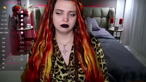 Snapshot of maya_mils chatting on 01/20/25, 04:10 Maya Mils online show from 01/20/25, 04:10