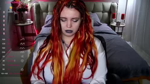 Snapshot of maya_mils chatting on 01/21/25, 04:10 Maya Mils online show from 01/21/25, 04:10