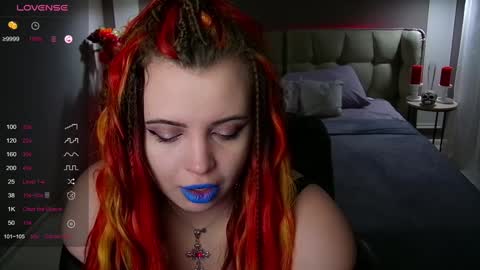 Snapshot of maya_mils chatting on 01/27/25, 01:05 Maya Mils online show from 01/27/25, 01:05