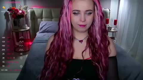 Snapshot of maya_mils chatting on 02/13/25, 01:08 Maya Mils online show from 02/13/25, 01:08