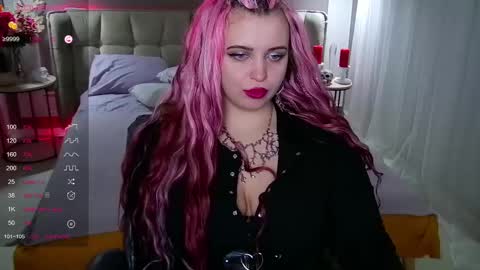 Snapshot of maya_mils chatting on 02/16/25, 04:09 Maya Mils online show from 02/16/25, 04:09