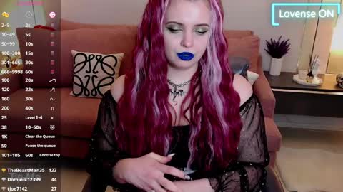 Snapshot of maya_mils chatting on 02/25/25, 07:20 Maya Mils online show from 02/25/25, 07:20