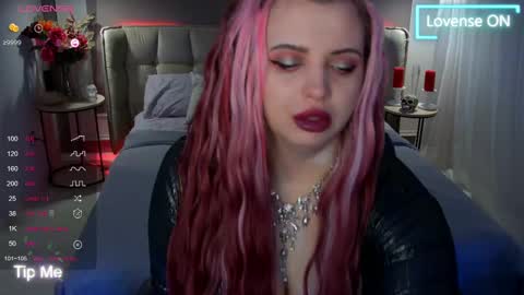 Snapshot of maya_mils chatting on 03/11/25, 01:05 Maya Mils online show from 03/11/25, 01:05