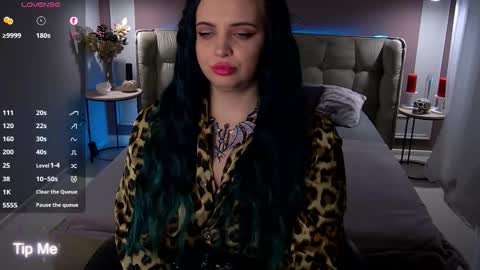 Snapshot of maya_mils chatting on 10/14/25, 01:06 Maya Mils online show from 10/14/25, 01:06