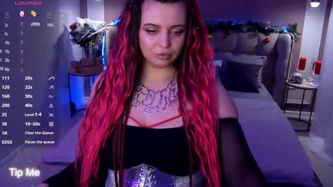 Snapshot of maya_mils chatting on 12/22/25, 01:02 Maya Mils online show from 12/22/25, 01:02