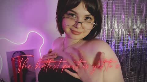 Snapshot of maya_muse chatting on 12/10/24, 09:01 Woman online show from 12/10/24, 09:01