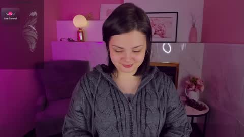 Snapshot of maya_muse chatting on 12/11/24, 06:14 Woman online show from 12/11/24, 06:14