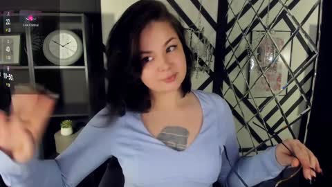 Snapshot of maya_muse chatting on 12/13/24, 01:55 Woman online show from 12/13/24, 01:55